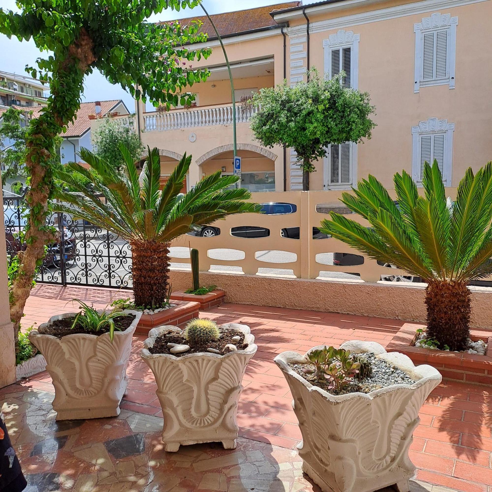 Bouganville Casa Vacanza Ambiente Climatizzato Con Wi Fi ピネート エクステリア 写真